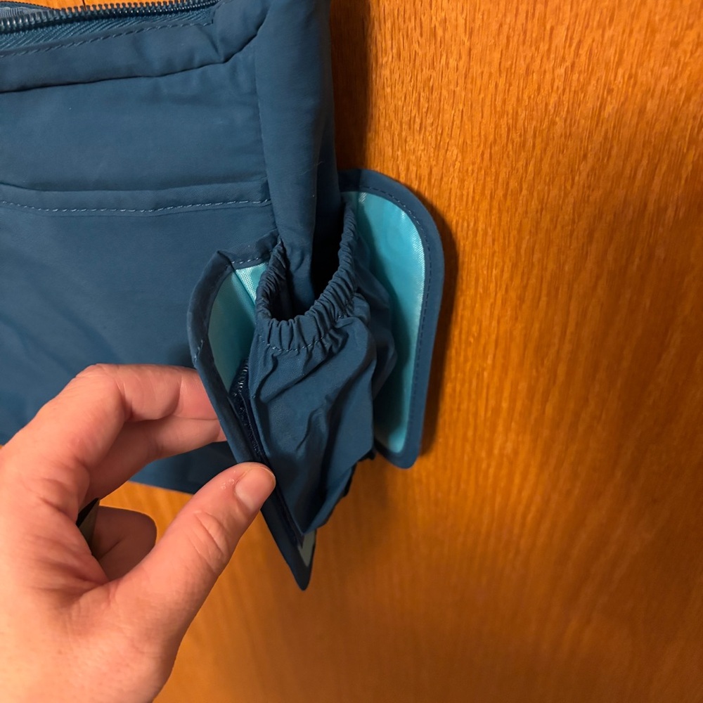 Lug Teal Crossbody Bag - Picture 4 of 6